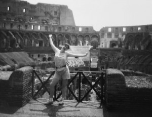 Jag fånar mig i Colosseum i Rom