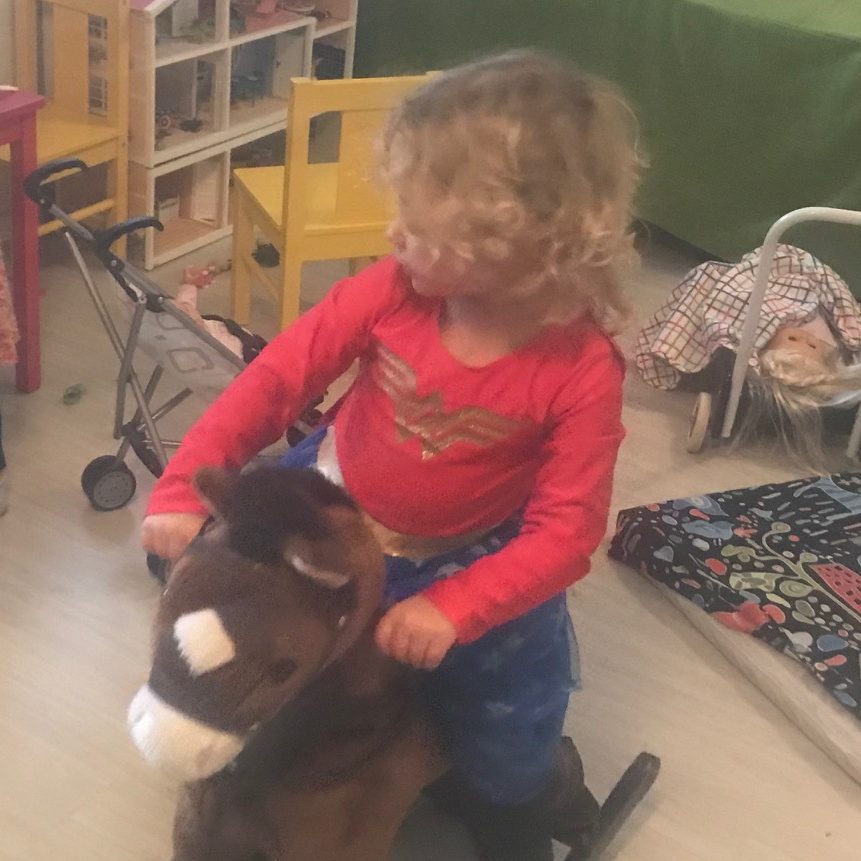 Selma som Wonder Woman på Halloween 2018