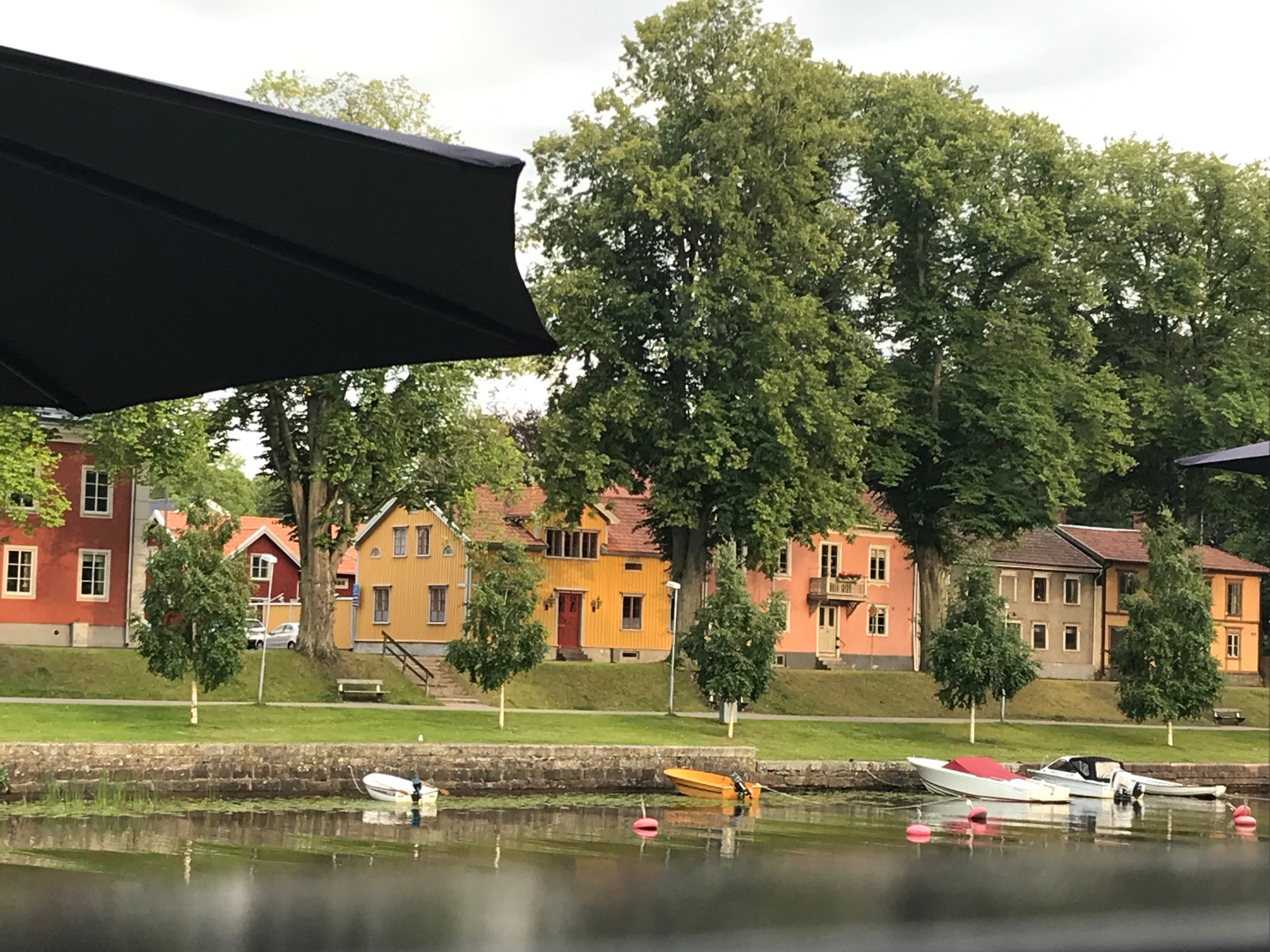 Hus längs Lidan i Lidköping