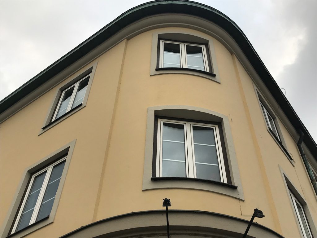 Vackert hus vid Nya stadens torg