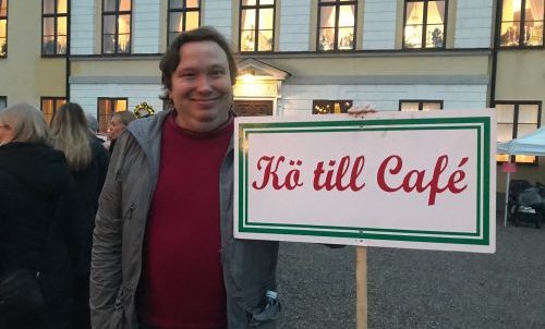 Kö till caféet på Taxinge