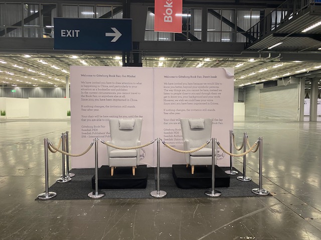 Gui Minhais och Dawit Isaaks stolar på bokmässan 2021 Gui Minhais och Dawit Isaaks stolar på bokmässan 2021