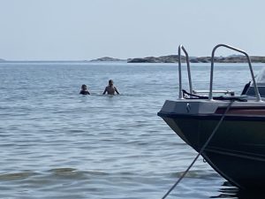 Barnen badar på Järflotta