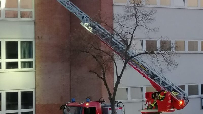 Drehleiterübung an der Schule