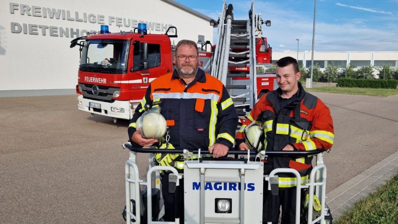 Neue Drehleitermaschinisten an Feuerwehrschule ausgebildet