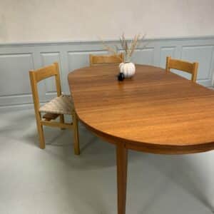 Matbord i teak med två iläggsskivor, 1960-tal