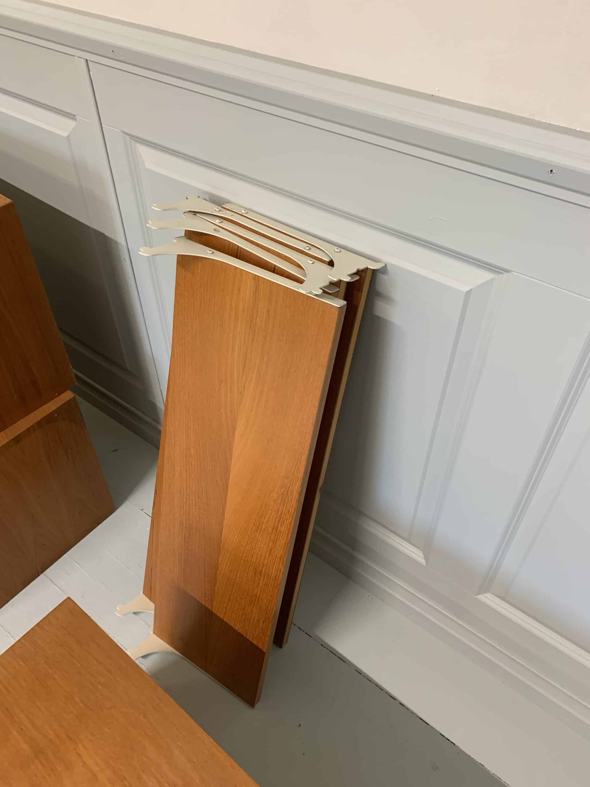 Vägghängt hyllsystem i teak, Möbel IKEA Älmhult, 1960-tal - Folks Interiör