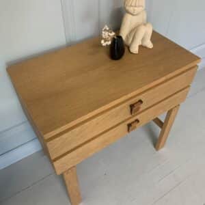 Byrå/ sängbord i ek Nybrofabriken Fröseke