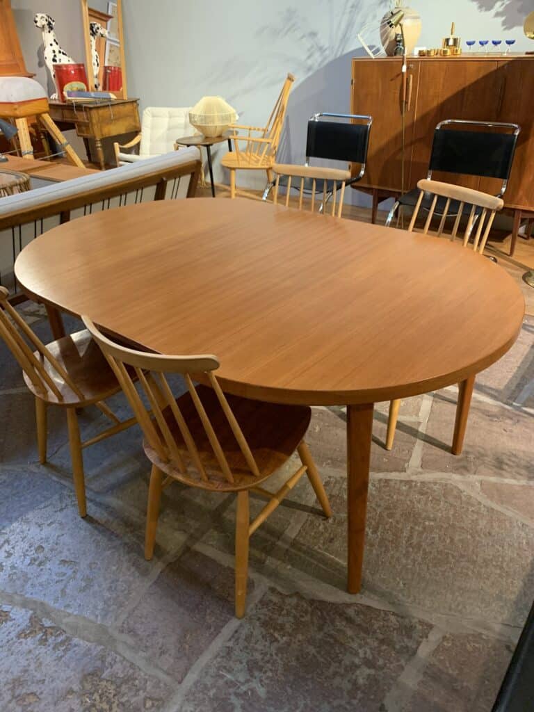 Matbord i teak med två iläggsskivor, 1950-/60-tal