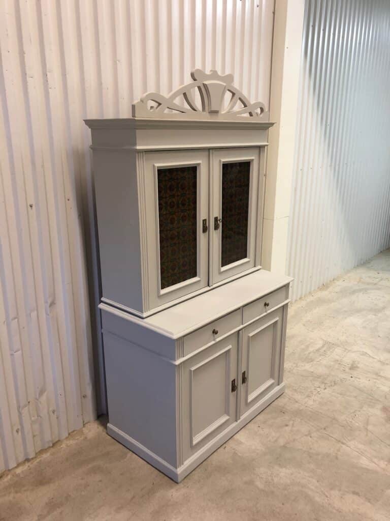 Vitrinskåp från 1900-talets första hälft