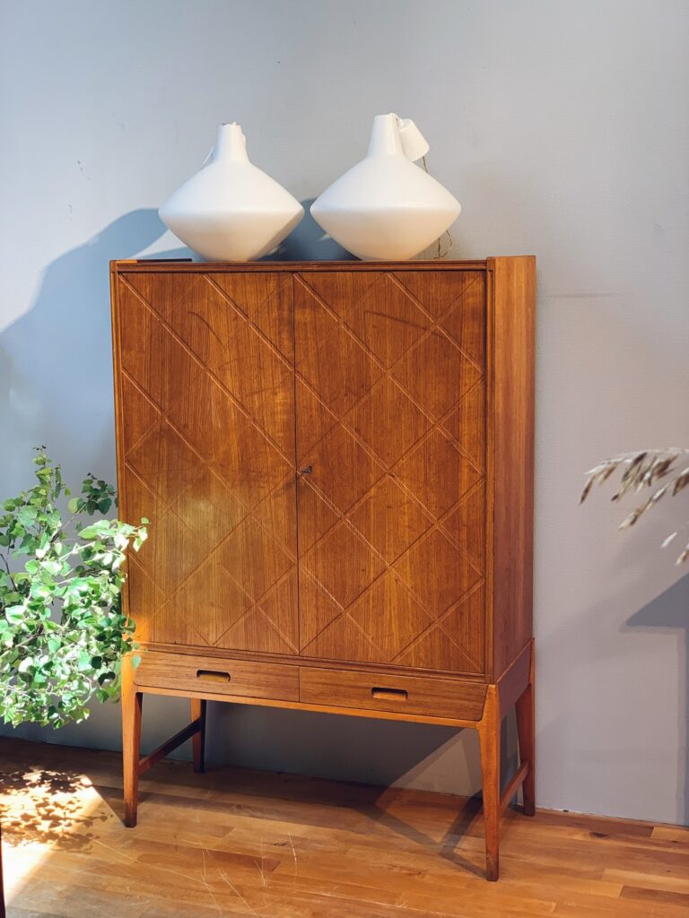 Skåp "381", Eric Johansson för Abrahamssons Möbelfabrik, 1956