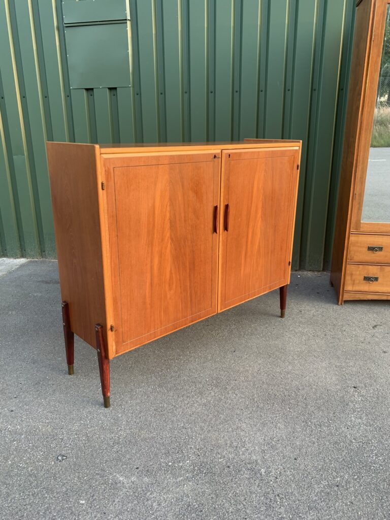 Skåp i teak, 1900-talets mitt