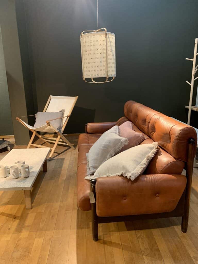 Soffa i cognacsfärgat läder, Finland