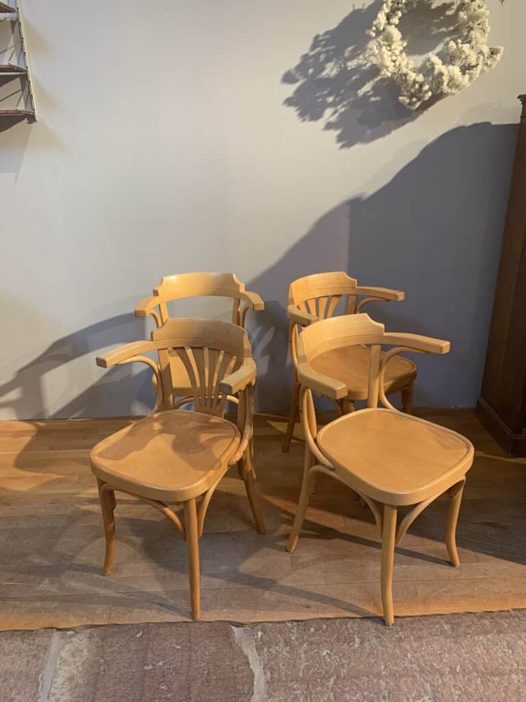 Fyra snarlika karmstolar i böjträ, 1900-talets mitt