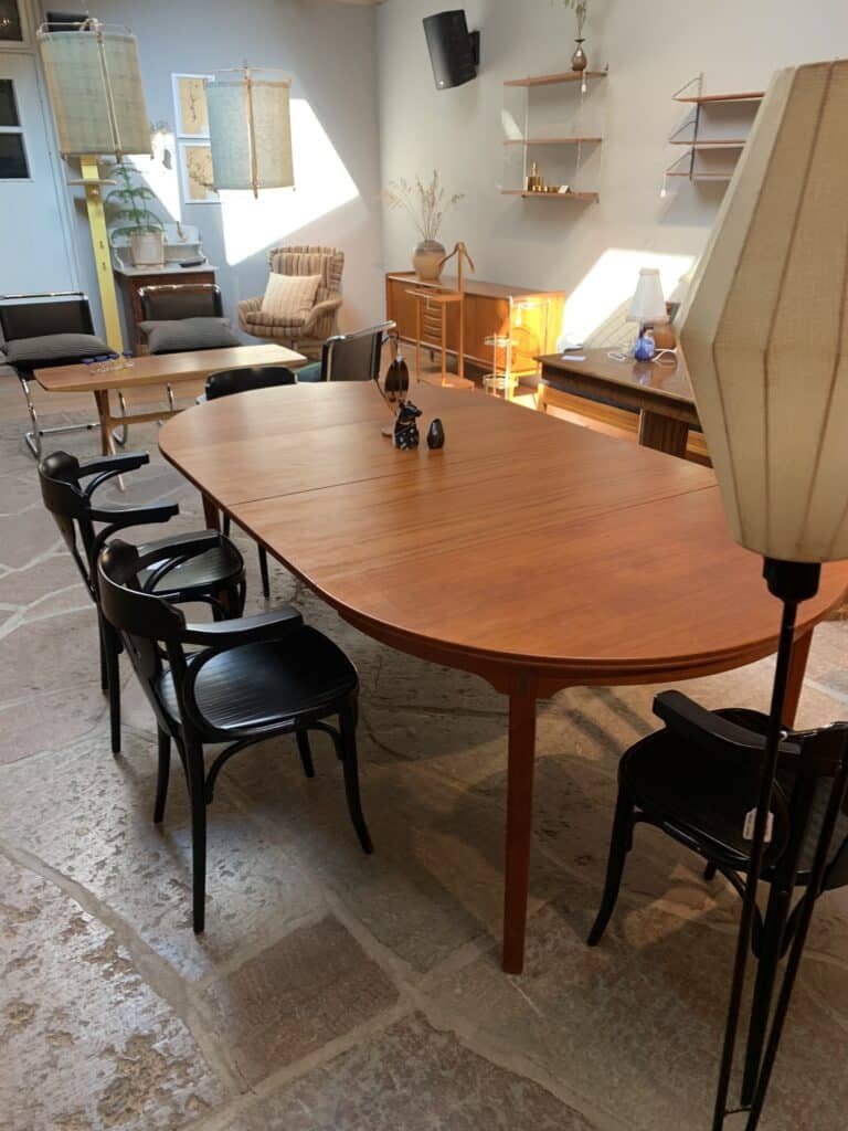 Matbord i teak med två iläggsskivor, 1960-tal