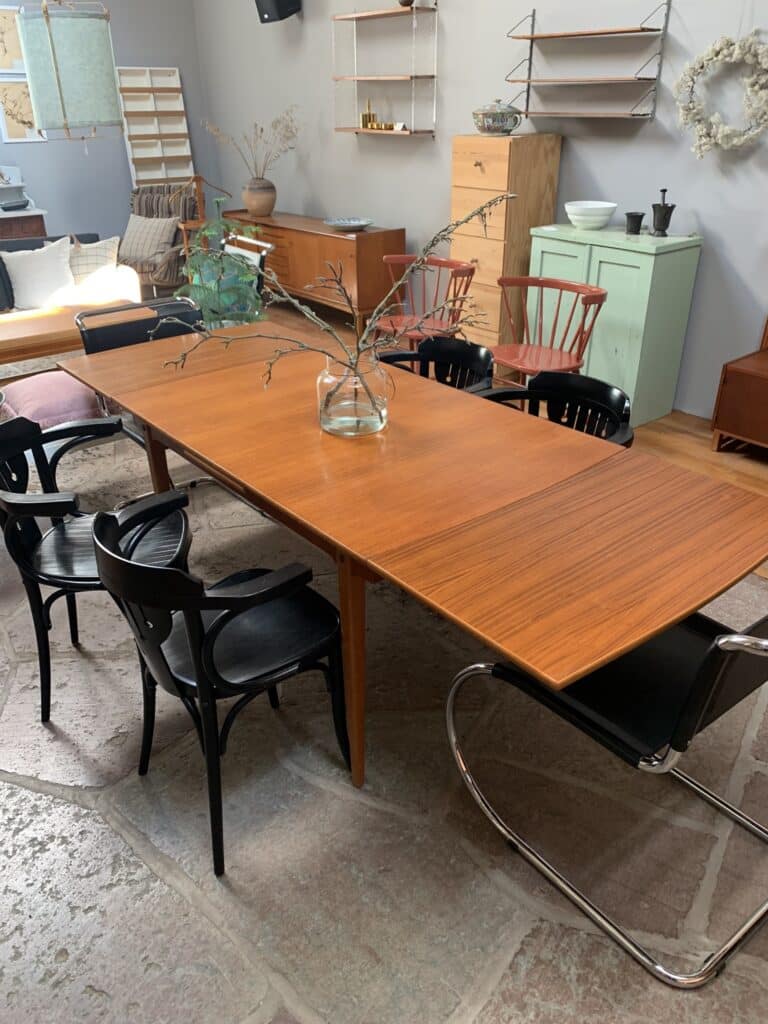 Matbord i teak & ek med två iläggsskivor