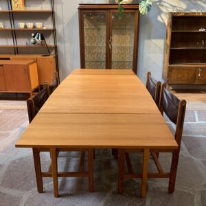 Matbord i teak med två iläggsskivor, 1960-tal