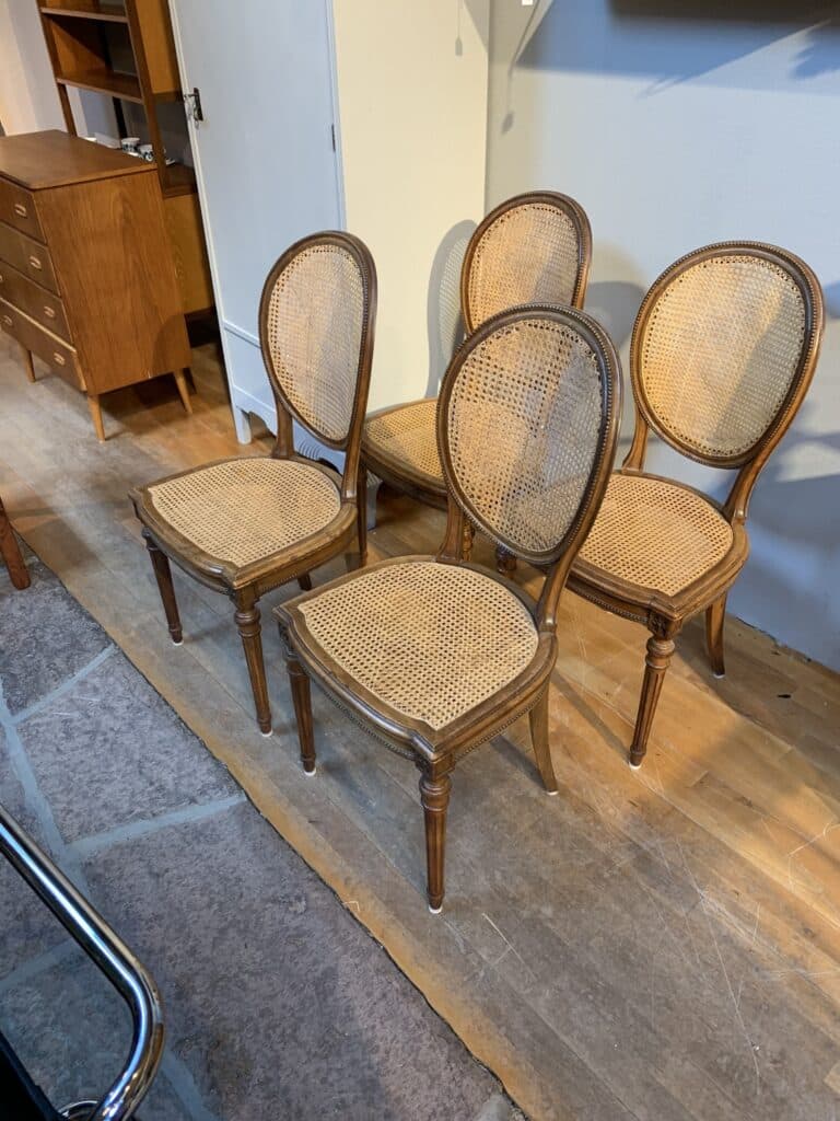 Fyra stolar med flätad rotting, 1900-talets första hälft