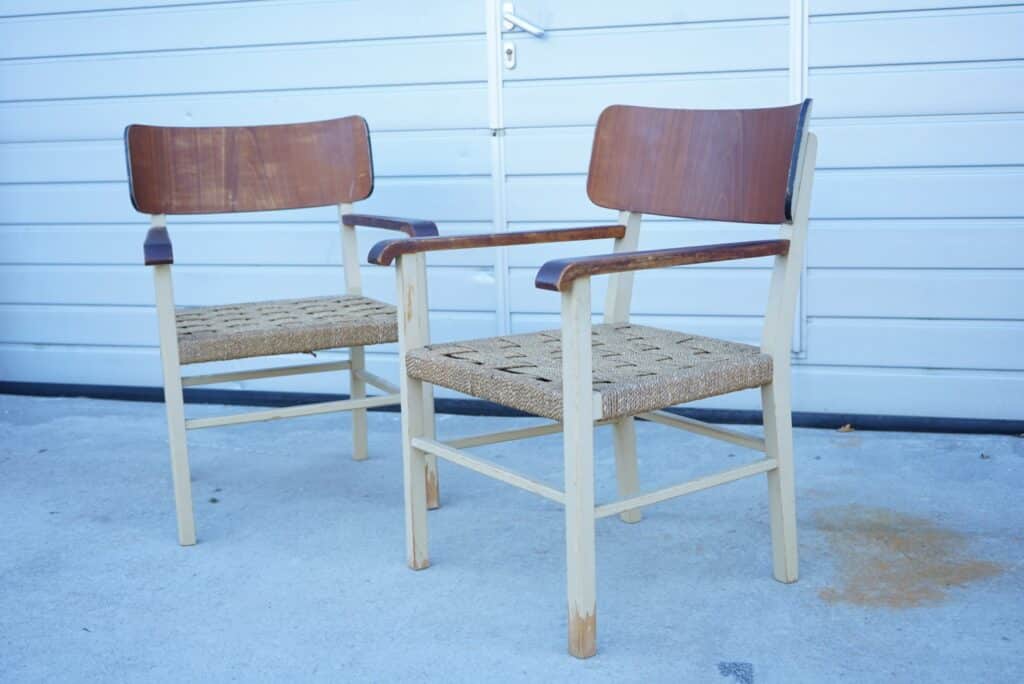 Paret karmstolar med flätad sits, 1930-/40-tal