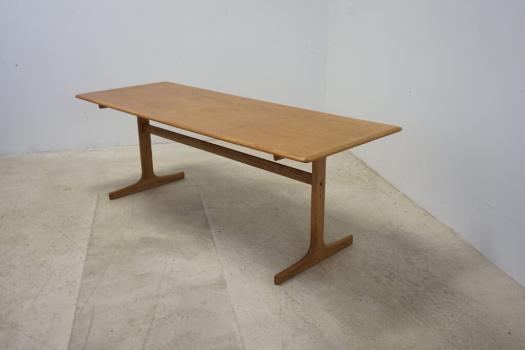 Långt soffbord i ek, Karl Erik Ekselius, JOC Vetlanda