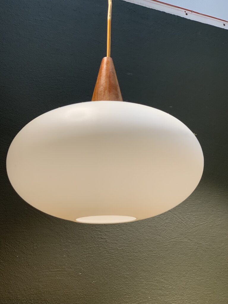 Taklampa i teak & opalglas, 1900-talets mitt
