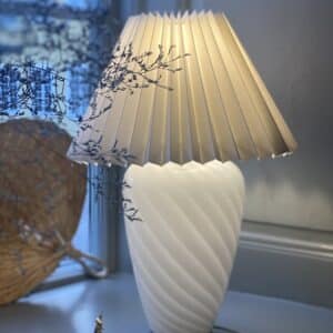 Bordslampa med fot i glas