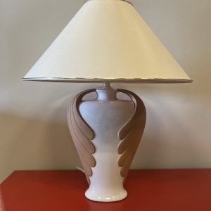 Bordslampa i laserad terracotta