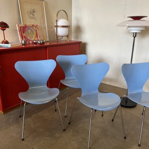 Arne Jacobsen, fyra stolar ”Sjuan”, Fritz Hansen, 1987