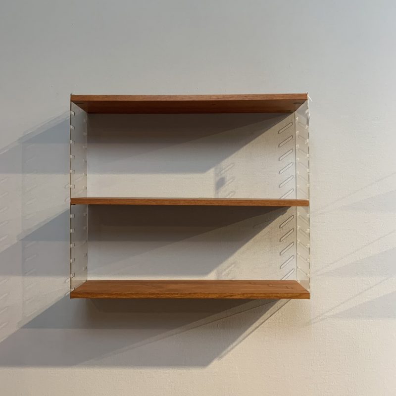String Plexi, Vägghylla i teak, Nisse Strinning