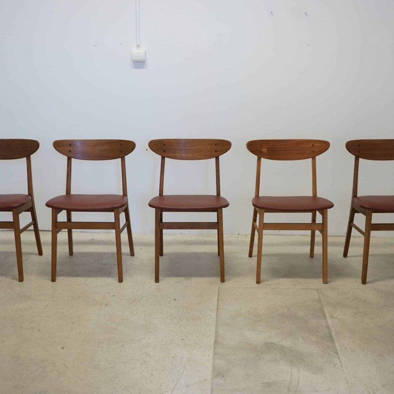 Fem stolar från Farstrup, Danmark