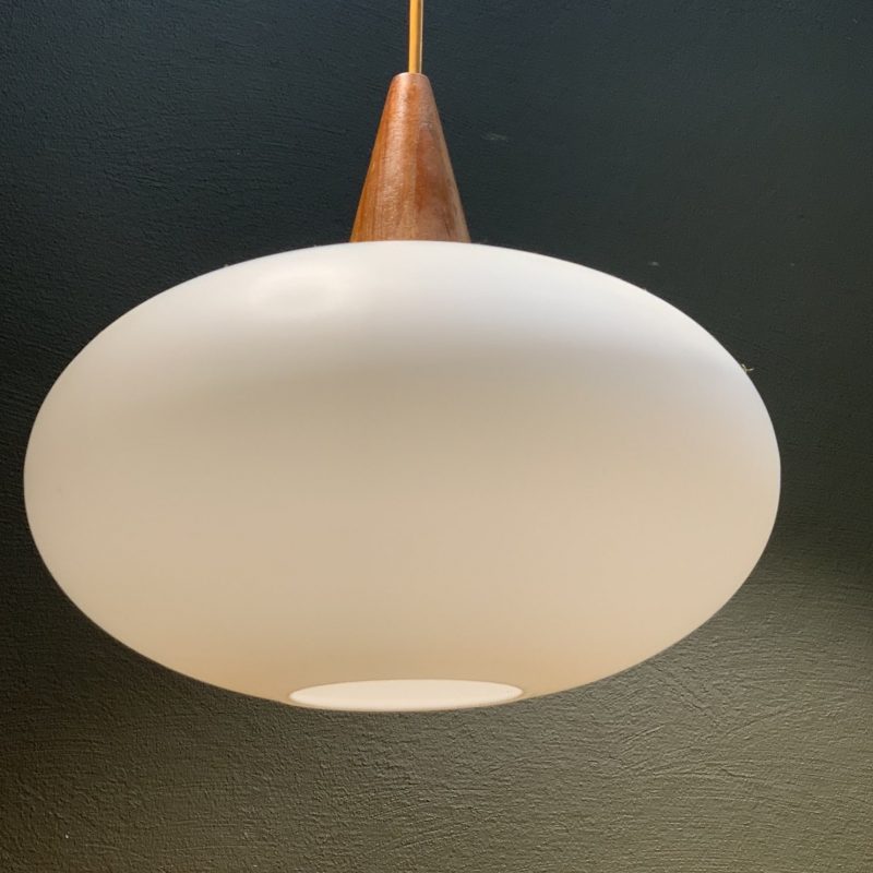 Taklampa i teak & opalglas, 1900-talets mitt