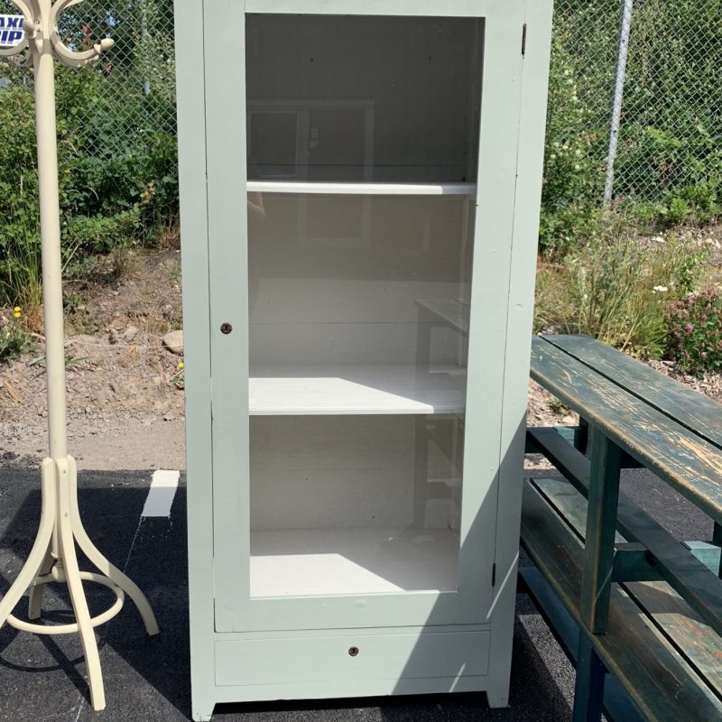 Vitrinskåp från 1900-talets första hälft