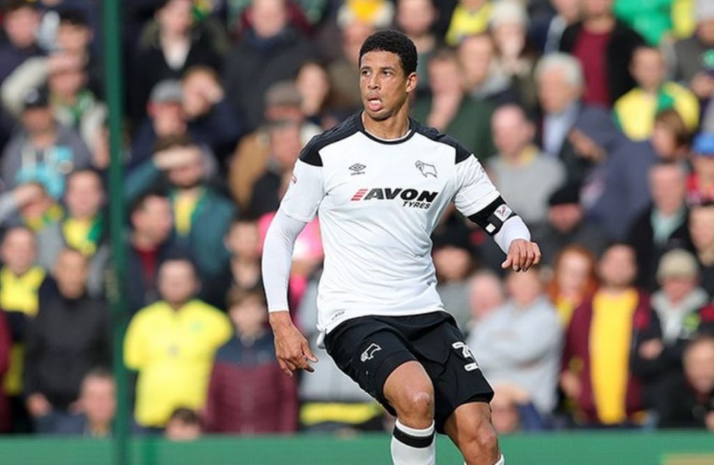 The 32-year-old defender Curtis-Davies in photo.