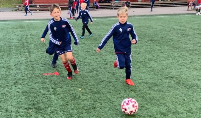 Bilde av ivrige fotballspillere i Hasle-Løren.