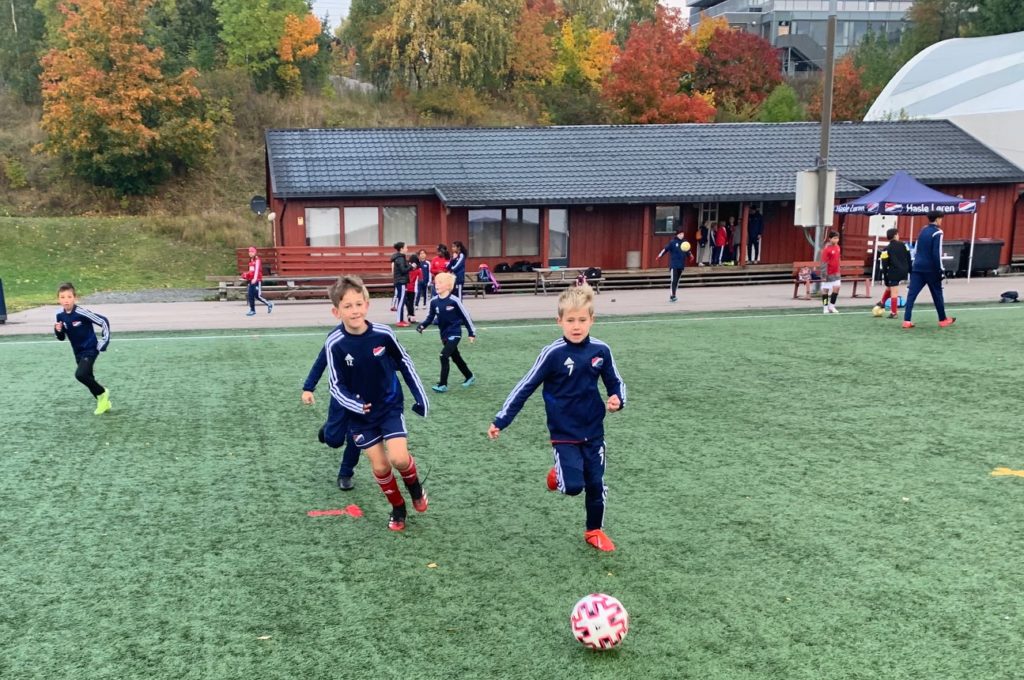 Bilde av ivrige fotballspilere i Hasle-Løren.