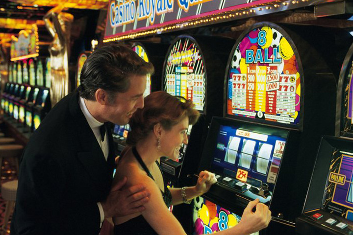 Parier sur une machine à sous pour de vrai dans un casino