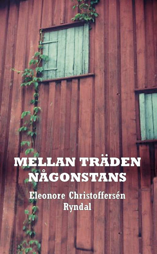 BILD: Omslaget till 'Mellan träden någonstans' av Eleonore Christoffersén Ryndal, på bilden syns en röd ladugårdsvägg med en stängda luckor och en slingrande murgröna