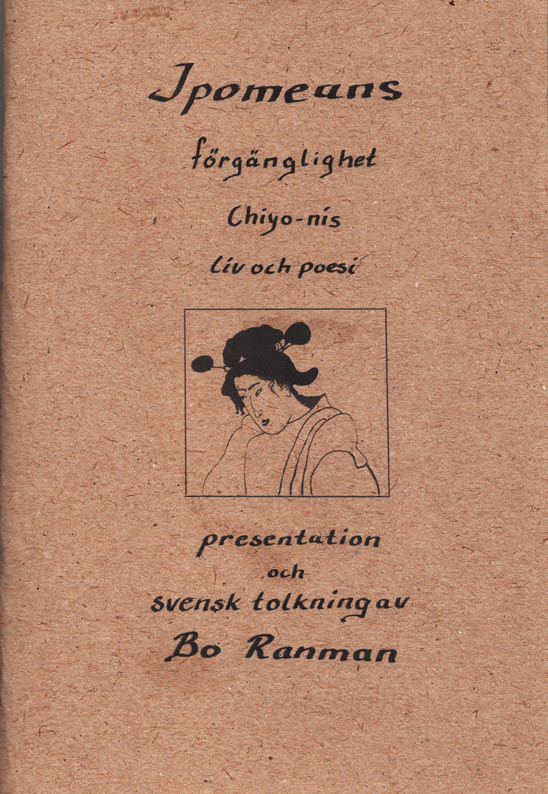 BILD: Omslag till 'Ipomeans förgänglighet – Chiyo-nis liv och poesi' presentation och svensk tolkning av Bo Ranman • Gammalt återvunnet papper med porträtt av Chiyo-ni och handskriven titel