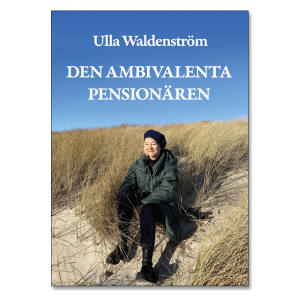 Omslaget till 'Den ambivalenta pensionären' av Ulla Waldenström, där hon sitter på solen med strandråg och klarblå himmel i fonden