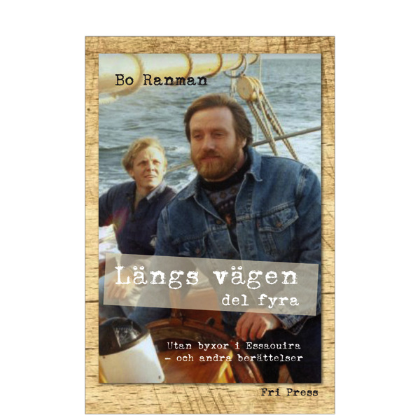Oslaget till 'Längs vägen del fyra' av Bo Ranman med bild av författaren till rors på ett segelfartyg