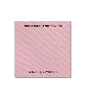 Omslaget till 'Molnets kant mot himlen' av Katarina J Arvidsson mot en bakgrund av rosa stickning