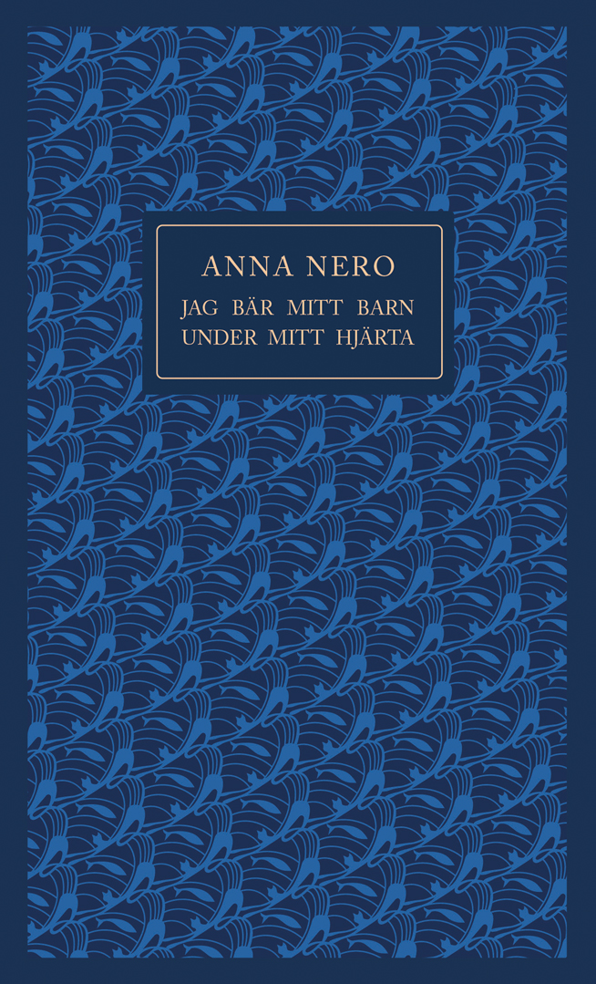 Omslaget till 'Jag bär mitt barn under mitt hjärta' av Anna Nero i mörkblått och dekor med fiskar i ljusblått