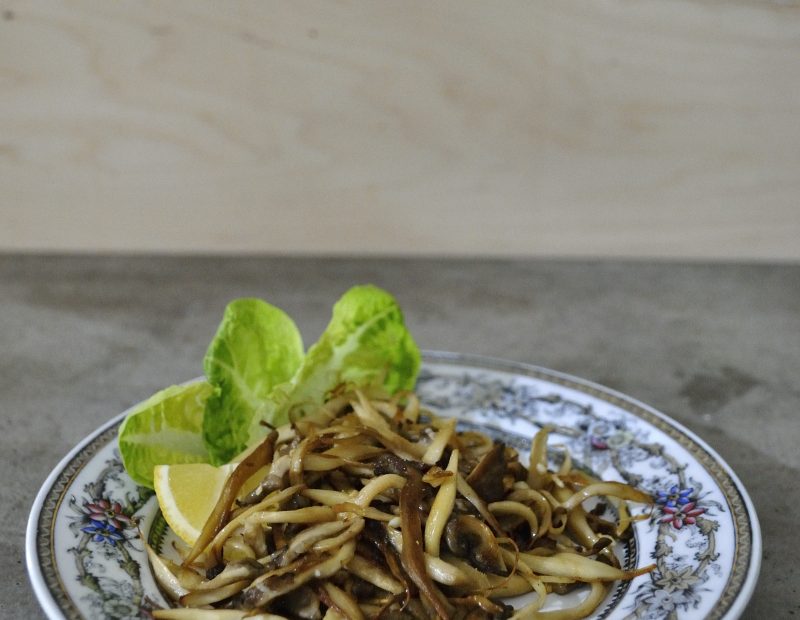 fried oyster mushroom with lemon and garlic