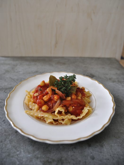 pasta with chickpeas and tomatoes