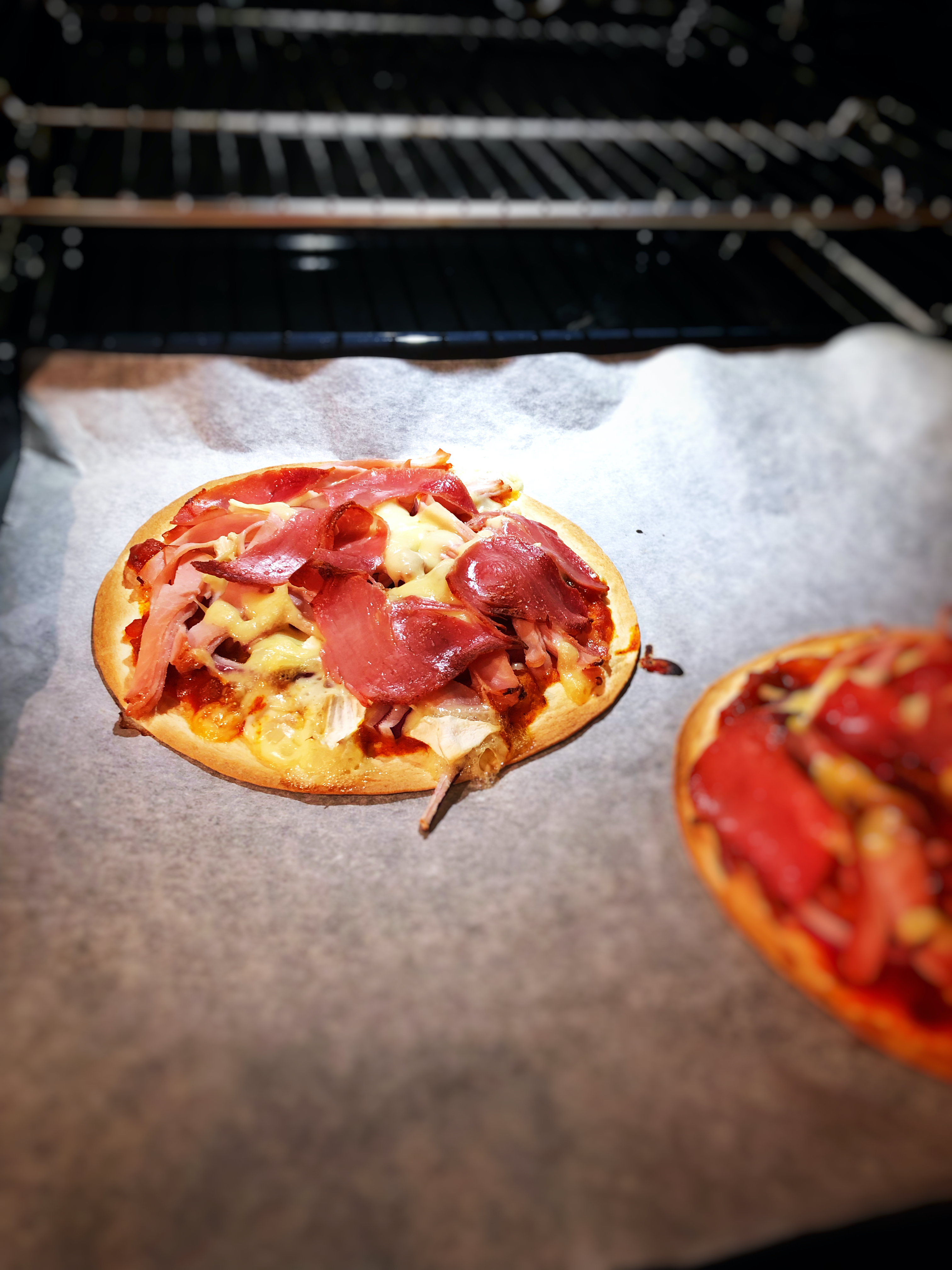 Tortilla pizza – delicious, lean and easy to make!