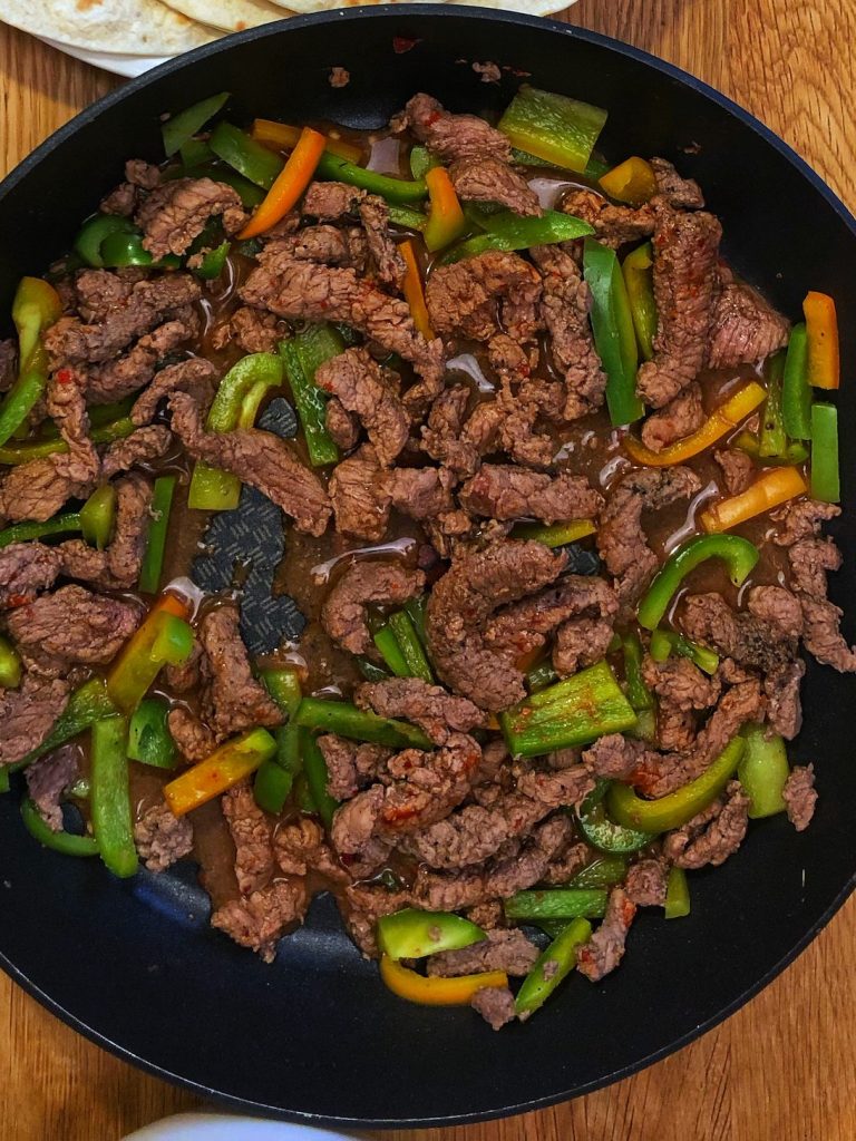 Fried sliced beef and bell pepper