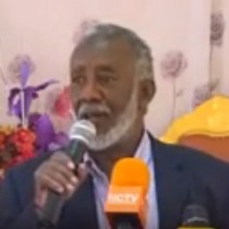 Daawo-Wasaarada Arrimaha Gudaha Somaliland Oo Warqad Qoraal Ah Kasoo Saartay Maayirka Cusub Ee Degmada Saylac.