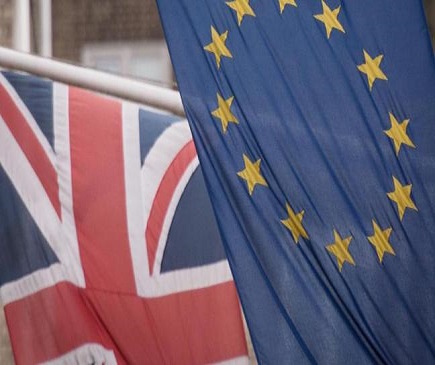 EU nationals ‘should be allowed to remain in UK permanently after Brexit’