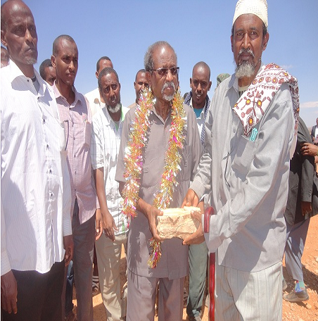 Daawo:Prof.Cali Khaliif Oo Garoon Diyaaradeed Ka Dhagax Dhigay Degmada WIDH-WIDH Ka Dib Markii Xooda Puntland Taageertaa u Diiday Madaarka Buuhoodle