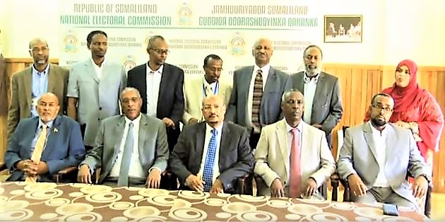 War Deg-Deg-Halkan Ka Daawo Komishanka Doorashooyinka Somaliland Oo Maanta Gudoonsiiyey Shahaadooyinkii Musharaxiinta Tartanka Galaysa.